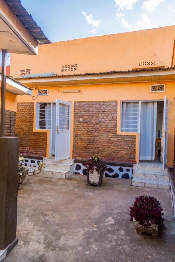 Auberge La Caverne Kigali Bagian luar foto