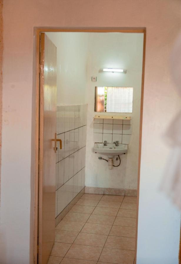 Auberge La Caverne Kigali Bagian luar foto